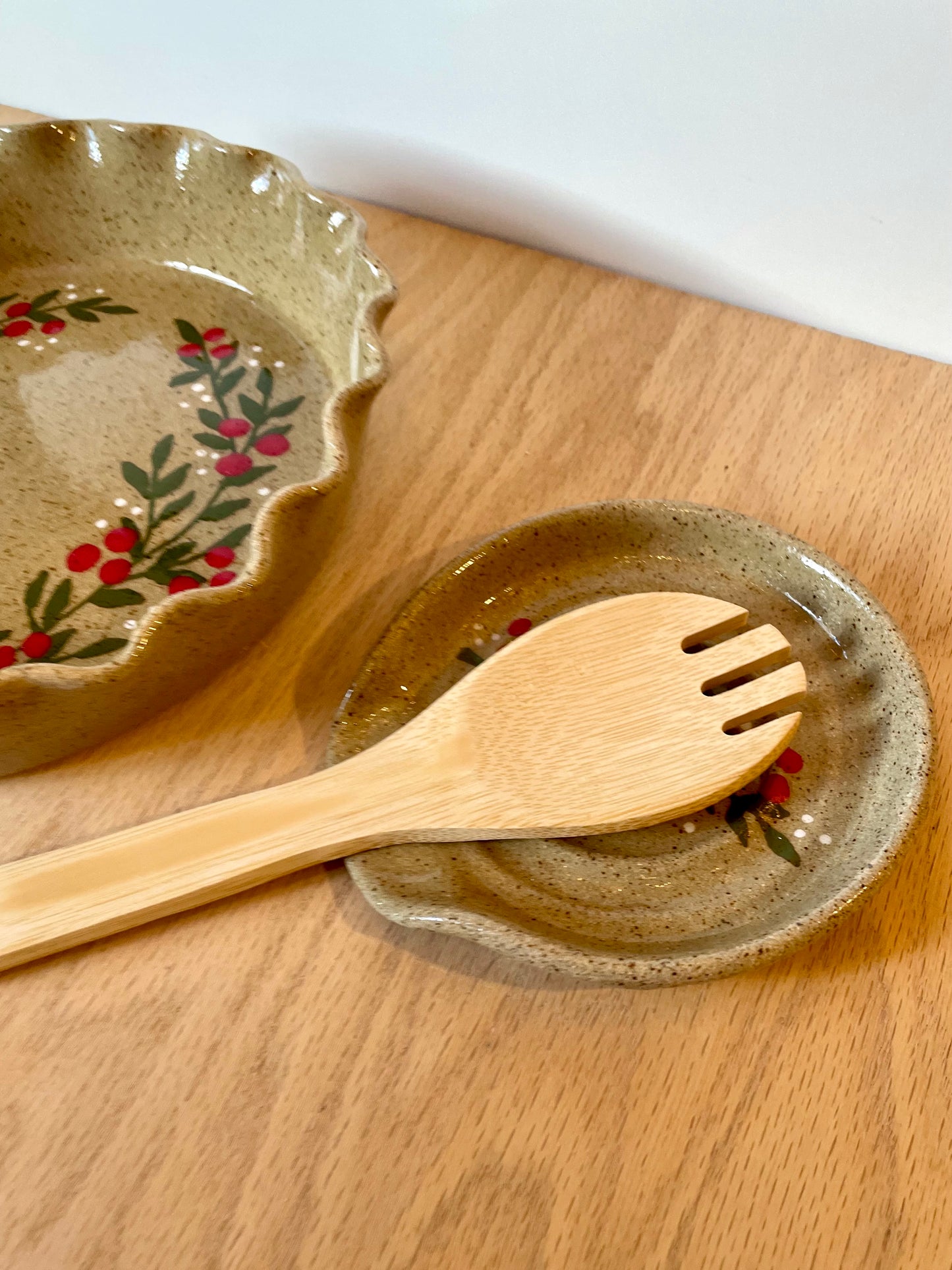 Mistletoe Pie Plate *PRE-ORDER*