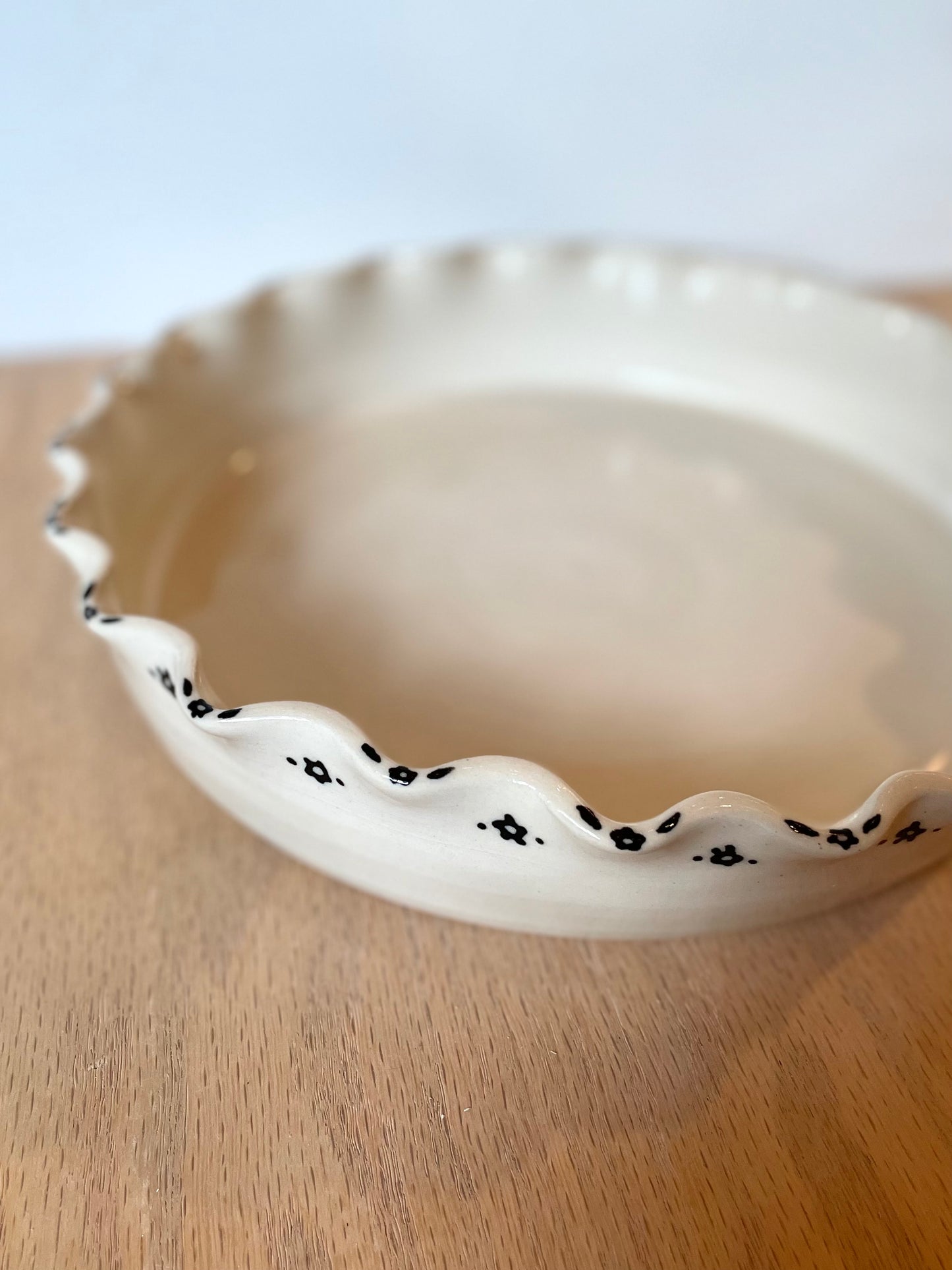 Black & White Floral Trim Pie Plate *PRE-ORDER*