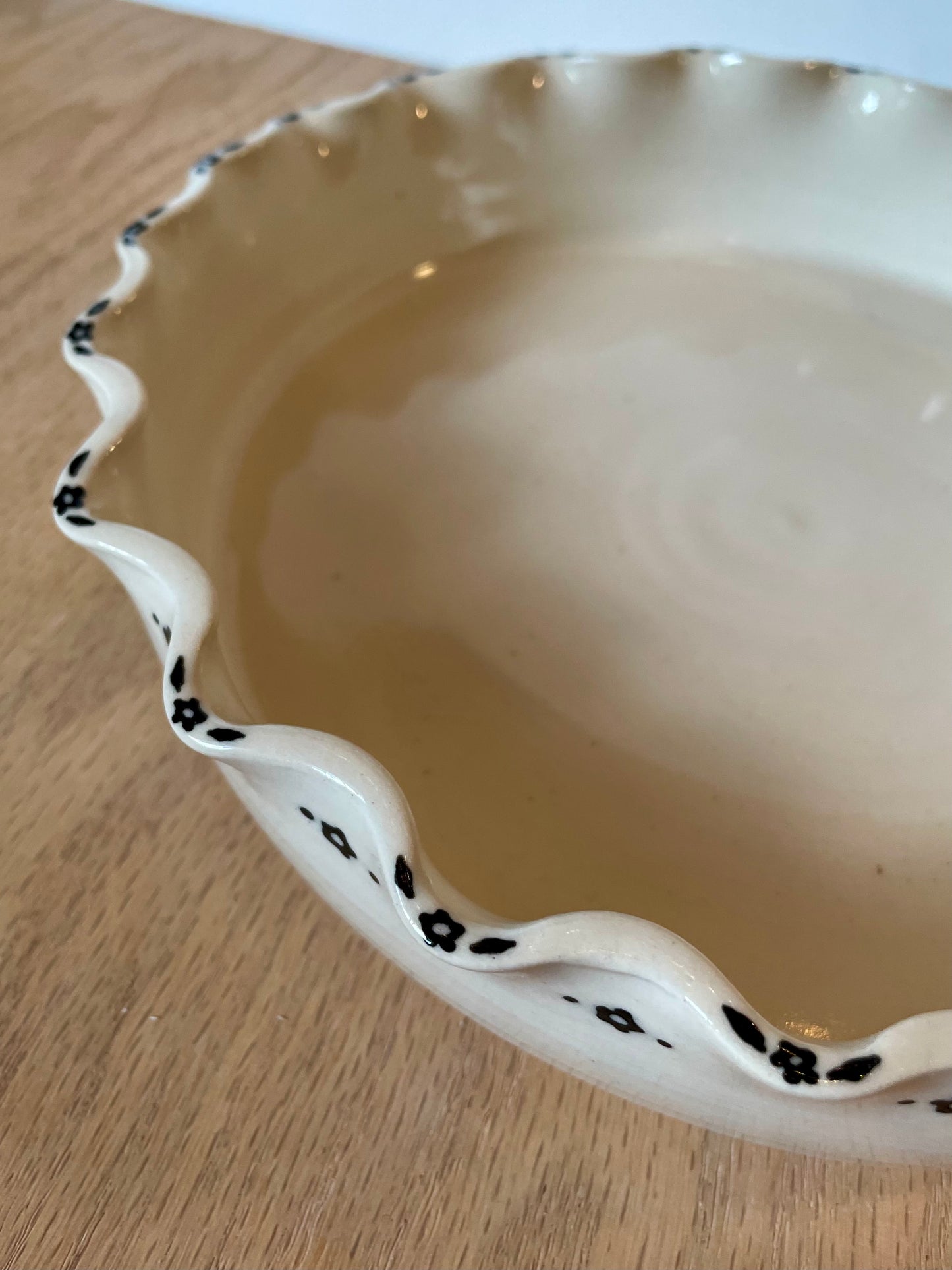 Black & White Floral Trim Pie Plate *PRE-ORDER*