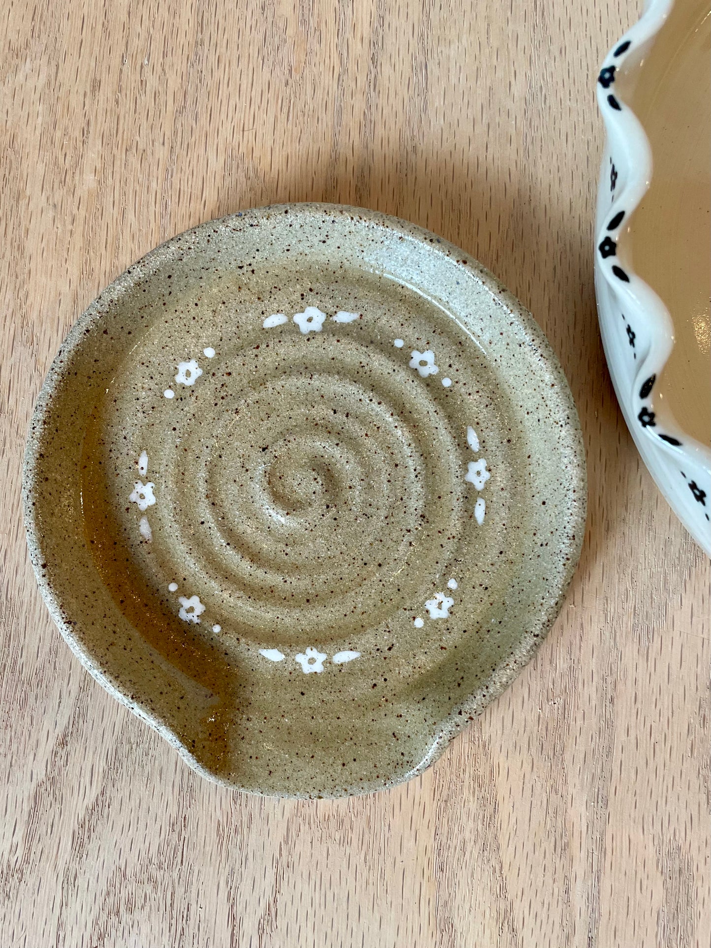 Floral Trim Spoon Rest *PRE-ORDER*