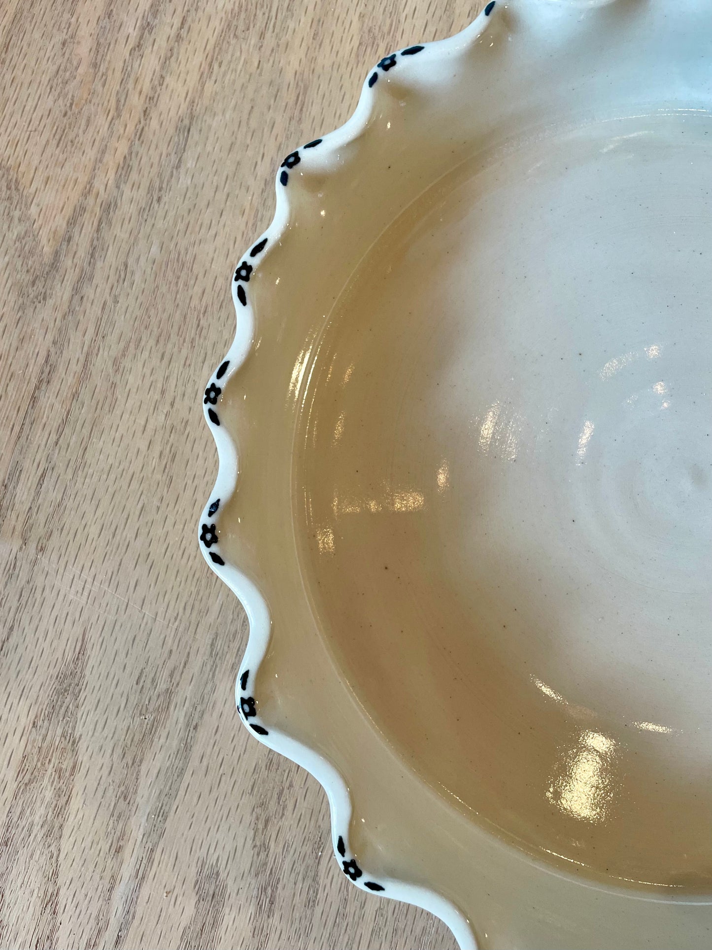 Black & White Floral Trim Pie Plate *PRE-ORDER*